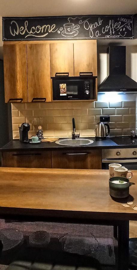 Malac-New Equipped Studio Apartment Within The City Core โนวีซาด ภายนอก รูปภาพ