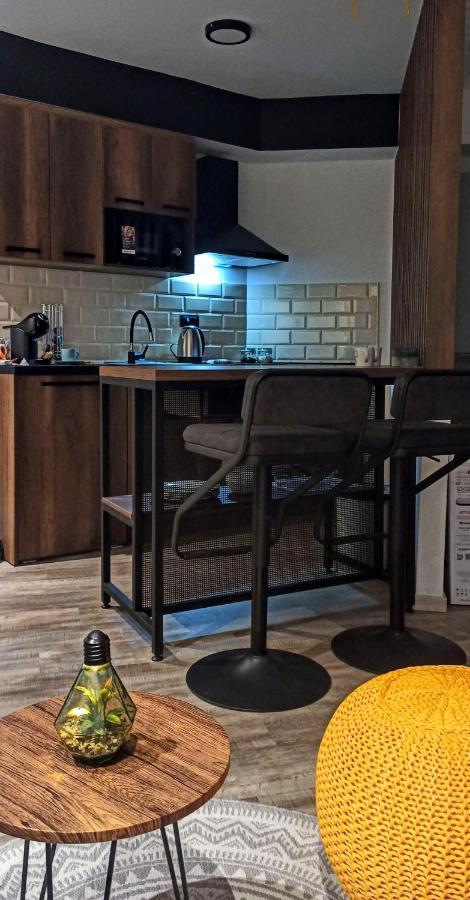 Malac-New Equipped Studio Apartment Within The City Core โนวีซาด ภายนอก รูปภาพ